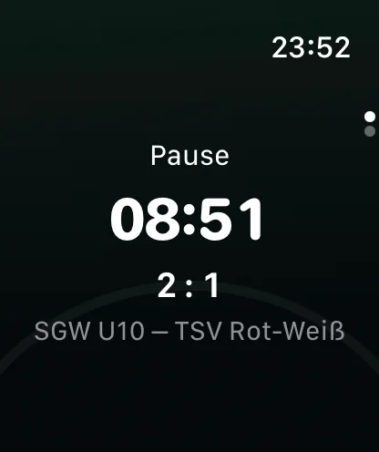 Die Pause auf der Uhr: Countdown und Halbzeitstand 2:1